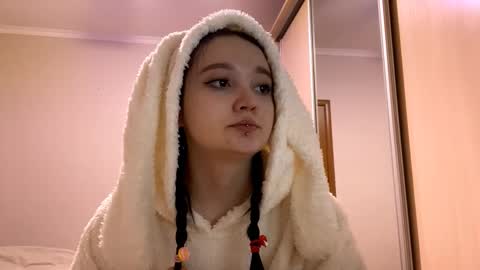 Snapshot of thaliakuchem chatting on 02.06.26 Yumi online show from 02.06.26