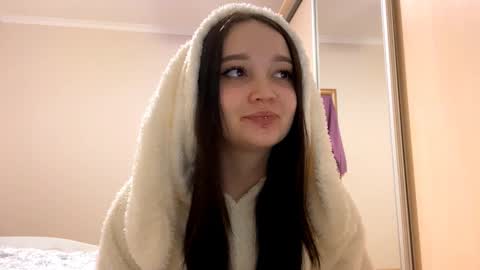 Snapshot of thaliakuchem chatting on 02.15.26 Yumi online show from 02.15.26