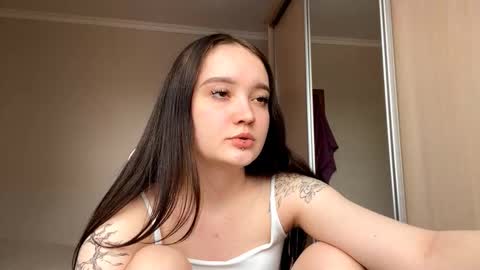 Snapshot of thaliakuchem chatting on 02.22.26 Yumi online show from 02.22.26