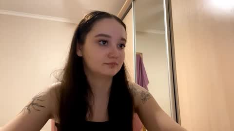 Snapshot of thaliakuchem chatting on 02.26.26 Yumi online show from 02.26.26