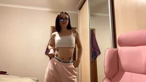 Snapshot of thaliakuchem chatting on 03.03.26 Yumi online show from 03.03.26