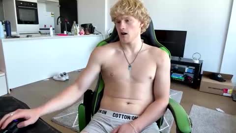 Snapshot of thatbl0ndeboyx chatting on 02.07.26 liammlust online show from 02.07.26