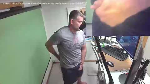 Snapshot of thaterkman chatting on 10.15.25 thaterkman online show from 10.15.25