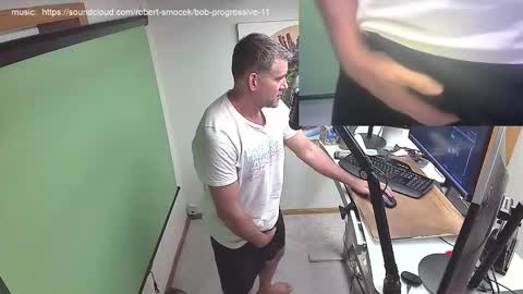 Snapshot of thaterkman chatting on 10.22.25 thaterkman online show from 10.22.25