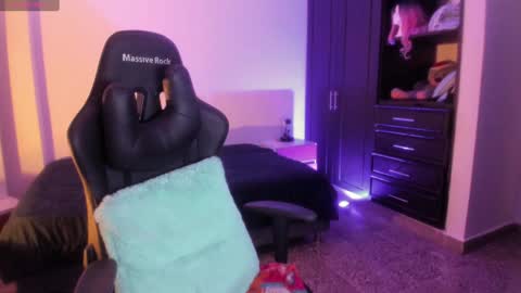 Paola online show from 01.16.25