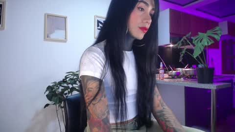 Snapshot of the_best_fox chatting on 12.24.24 the girl of your dreams online show from 12.24.24