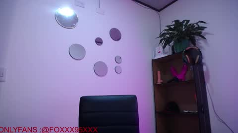 Snapshot of the_best_fox chatting on 02.12.25 the girl of your dreams online show from 02.12.25