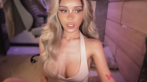 Snapshot of the_enchantressxx chatting on 06.07.26 nabi butterfly online show from 06.07.26