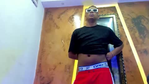 Snapshot of the_hot_boy0 chatting on 11.12.25 the_hot_boy0 online show from 11.12.25