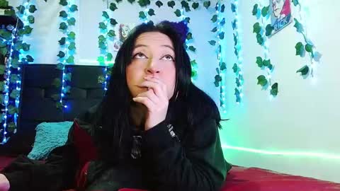 Snapshot of the_lesbian_game chatting on 01.07.25 the_lesbian_game online show from 01.07.25