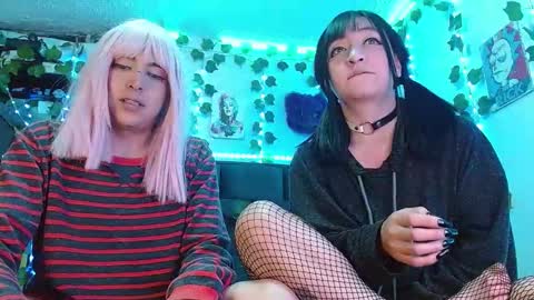 Snapshot of the_lesbian_game chatting on 01.24.25 the_lesbian_game online show from 01.24.25