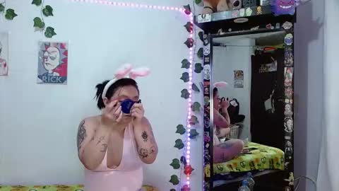 Snapshot of the_lesbian_game chatting on 10.28.25 the_lesbian_game online show from 10.28.25