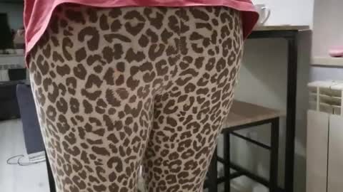 Stephan 34  Cassandra 25 online show from 12.18.25