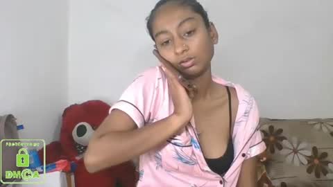 Snapshot of the_right_girl chatting on 01.16.25 Suzan Sexy online show from 01.16.25