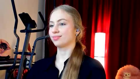 Ally    STREAMING ON TWITCH NOW Check my Twitter for updates online show from 09.26.25