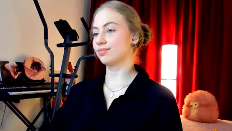 Ally    STREAMING ON TWITCH NOW Check my Twitter for updates online show from 10.15.25