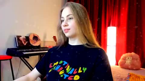 Ally    STREAMING ON TWITCH NOW Check my Twitter for updates online show from 12.05.25