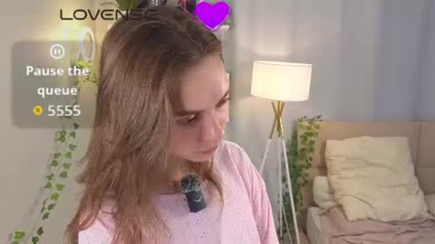 Snapshot of the_truewoman_show chatting on 06.11.26 My name is Cynthia and Im very happy to see you in my sweet room online show from 06.11.26