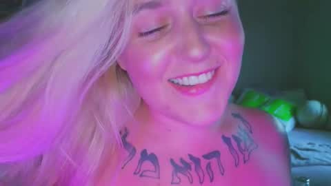 theauroramae -  online show from 07.05.26