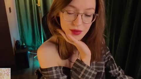 Snapshot of thebeautifulday chatting on 02.05.26 Emma 3 online show from 02.05.26