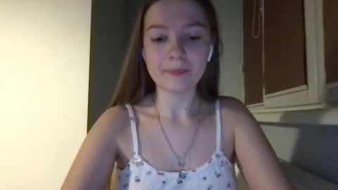 Snapshot of thecrystal chatting on 02.06.25 Crystal online show from 02.06.25