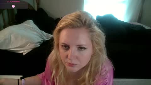 Snapshot of thedancingalien chatting on 06.24.26 Kassandra Grant online show from 06.24.26