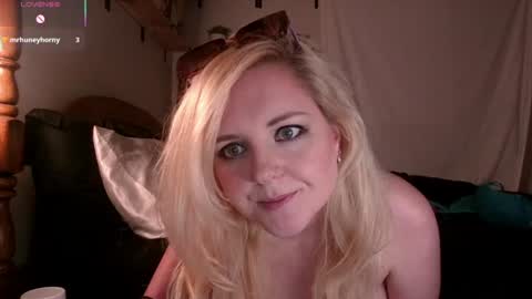 Snapshot of thedancingalien chatting on 07.15.26 Kassandra Grant online show from 07.15.26