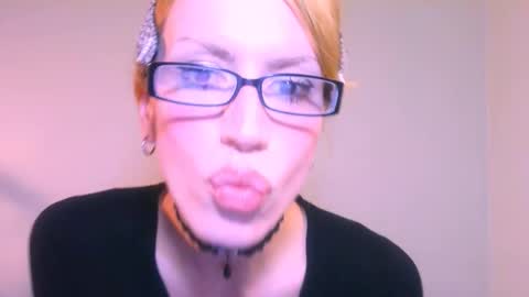 Snapshot of thedollxxxperience chatting on 12.05.25 Yolanda online show from 12.05.25