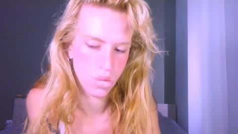 Snapshot of thedollxxxperience chatting on 06.08.26 Yolanda online show from 06.08.26