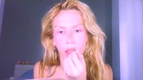 Snapshot of thedollxxxperience chatting on 06.19.26 Yolanda online show from 06.19.26