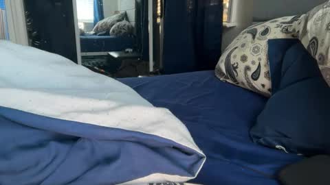 Snapshot of theeshooterr chatting on 12.14.24 theeshooterr online show from 12.14.24