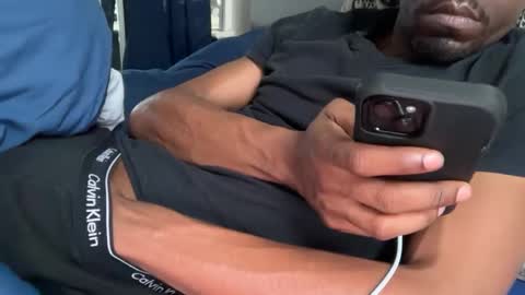 Snapshot of theeshooterr chatting on 12.17.24 theeshooterr online show from 12.17.24