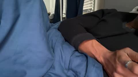 Snapshot of theeshooterr chatting on 12.20.24 theeshooterr online show from 12.20.24