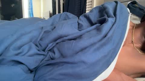 Snapshot of theeshooterr chatting on 12.21.24 theeshooterr online show from 12.21.24