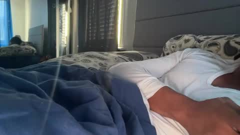 Snapshot of theeshooterr chatting on 01.05.25 theeshooterr online show from 01.05.25