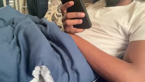 Snapshot of theeshooterr chatting on 01.13.25 theeshooterr online show from 01.13.25