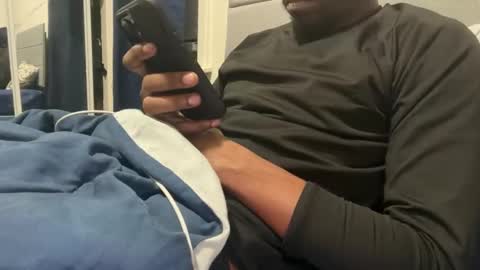 Snapshot of theeshooterr chatting on 01.17.25 theeshooterr online show from 01.17.25