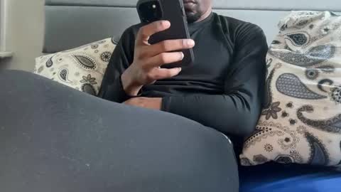 Snapshot of theeshooterr chatting on 02.04.25 theeshooterr online show from 02.04.25