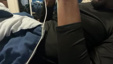 Snapshot of theeshooterr chatting on 02.10.25 theeshooterr online show from 02.10.25