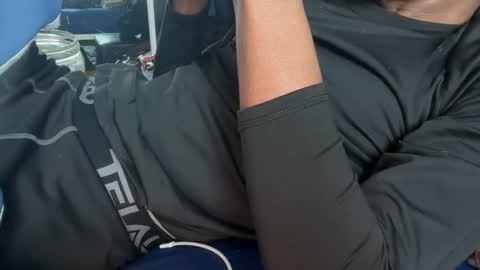 Snapshot of theeshooterr chatting on 02.10.25 theeshooterr online show from 02.10.25