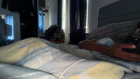 Snapshot of theeshooterr chatting on 09.10.25 theeshooterr online show from 09.10.25