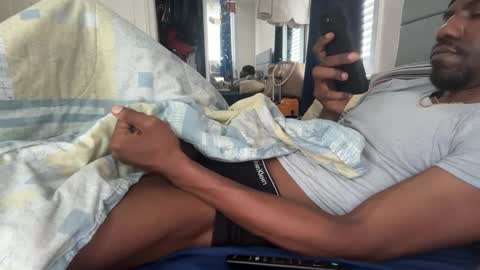 Snapshot of theeshooterr chatting on 09.16.25 theeshooterr online show from 09.16.25