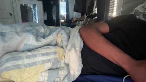 Snapshot of theeshooterr chatting on 10.01.25 theeshooterr online show from 10.01.25