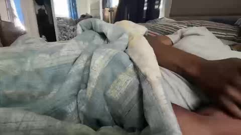 Snapshot of theeshooterr chatting on 10.14.25 theeshooterr online show from 10.14.25