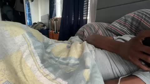 Snapshot of theeshooterr chatting on 10.15.25 theeshooterr online show from 10.15.25