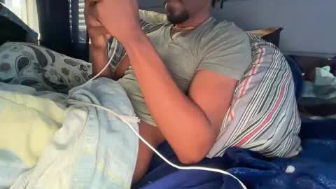 Snapshot of theeshooterr chatting on 11.01.25 theeshooterr online show from 11.01.25