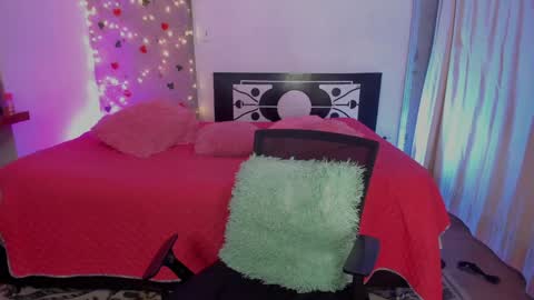 Snapshot of thegoldenbitch chatting on 01.15.25 Goldie online show from 01.15.25