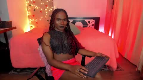 Snapshot of thegoldenbitch chatting on 03.05.25 Goldie online show from 03.05.25