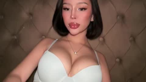 Elle  dont forget to folloW me and thumbs up online show from 04.01.26