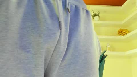 Snapshot of theinderhoot chatting on 01.08.25 theinderhoot online show from 01.08.25